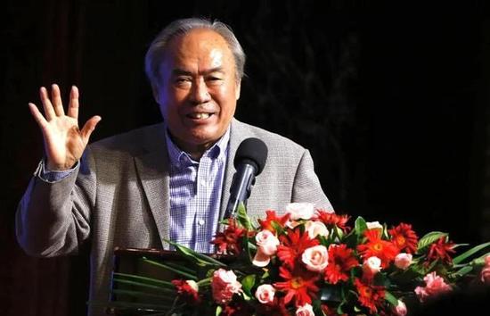 女人脱内衣内裤给男人看的网站